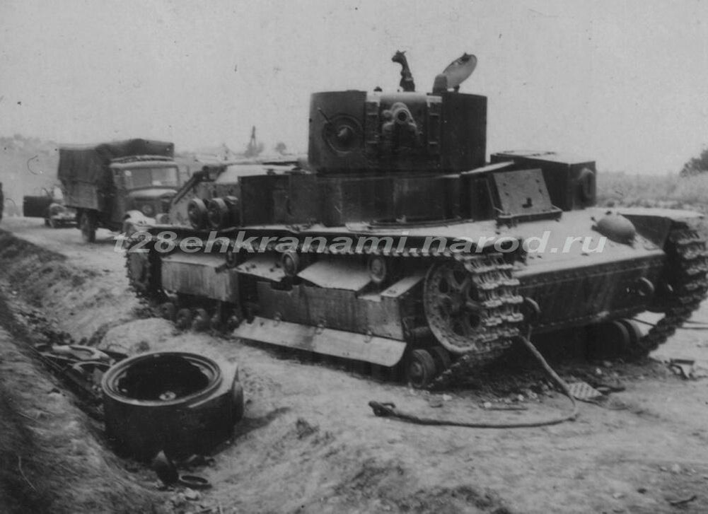Экранированный танк Т-28 из 5-го танкового полка 3-й Краснознаменной танковой дивизии