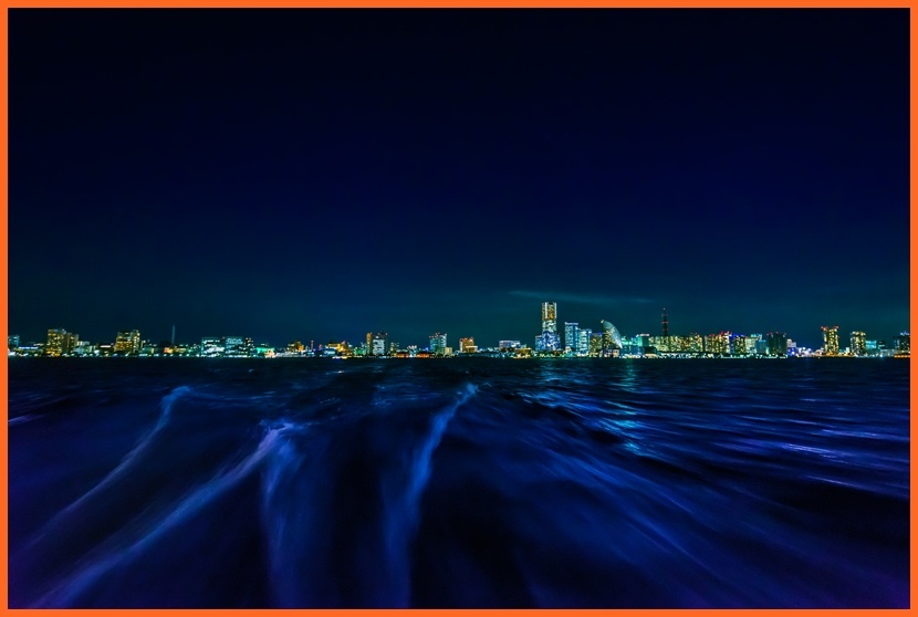 Чтобы спастись и помочь спасти моряков Ринату пришлось проплыть по ночному морю больше 2-х километров