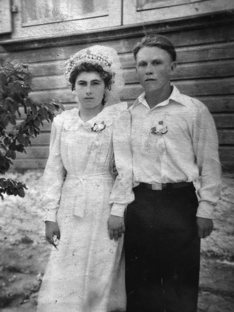    Алексей и Любовь только поженились. 1954 г. Фото: Из личного архивa/ Семья Красиковых.