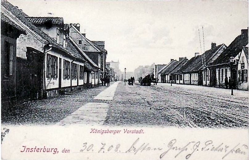 Так выглядел Форштадт в начале XX века. Вид в сторону центра города. Слева северная сторона улицы, справа южная.