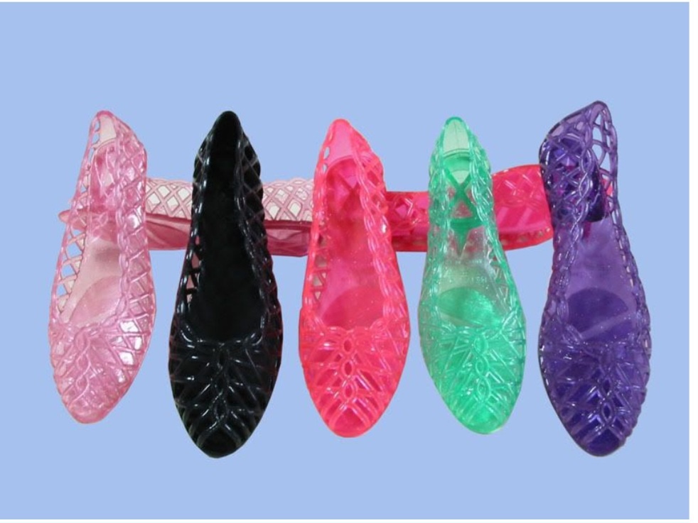Похожие на мармелад "желейные" туфли.