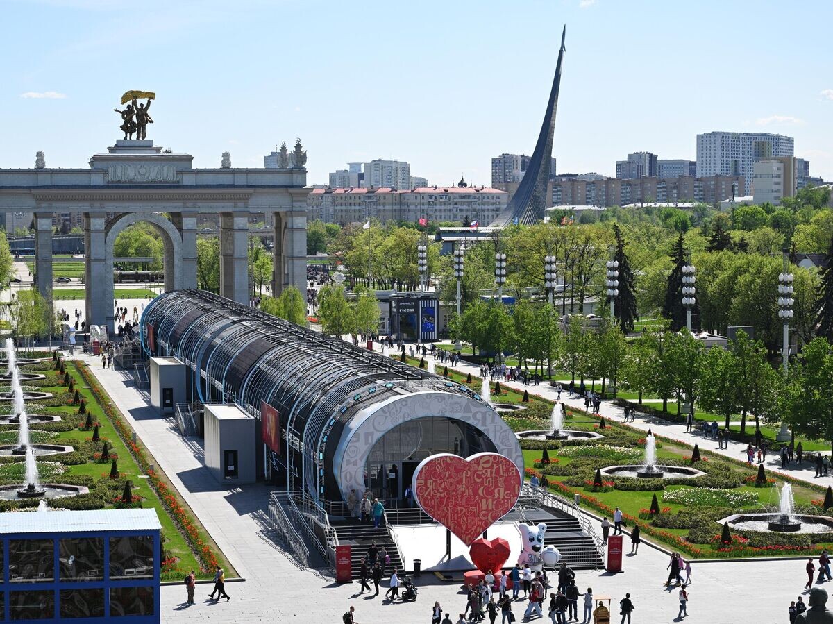 Павильон выставки "Россия" ВДНХ в Москве© РИА Новости / Рамиль Ситдиков