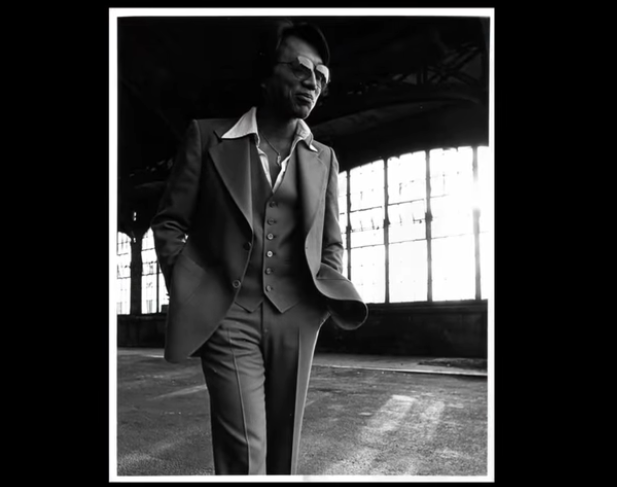 Сиксто Диас Родригес в костюме