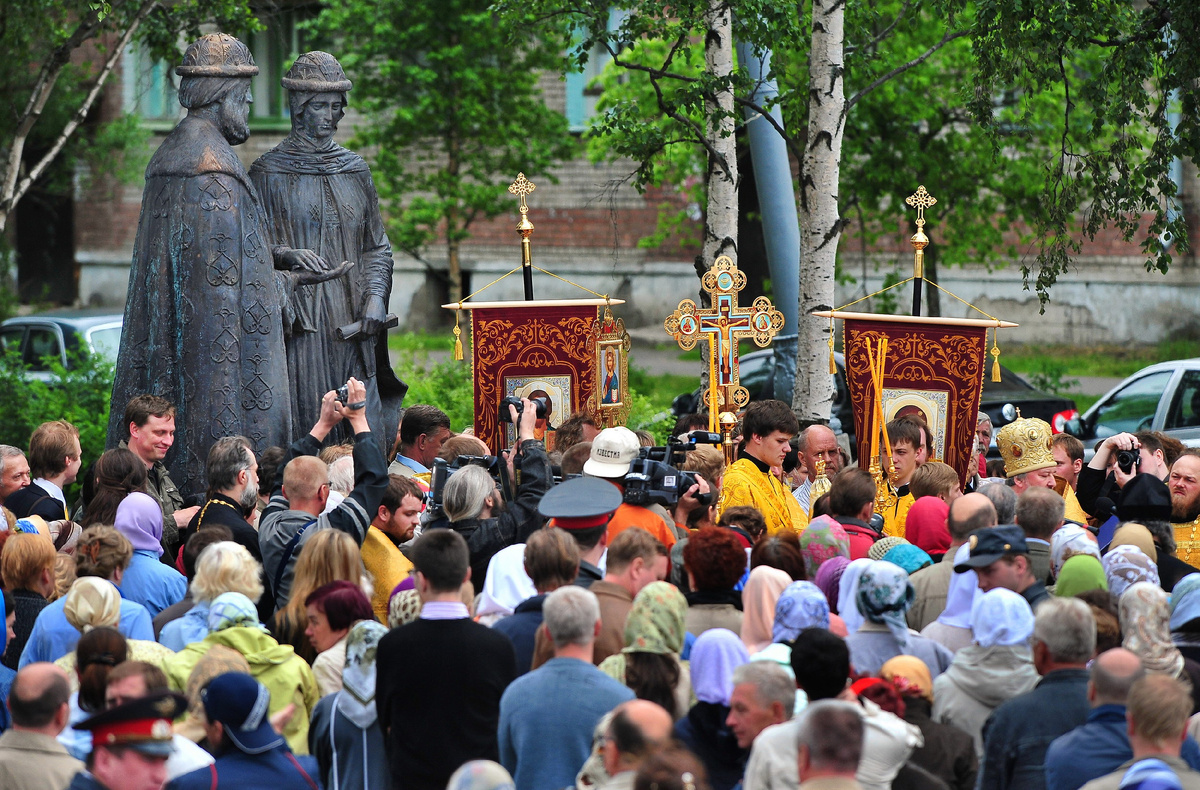 На открытии памятника в Архангельске, 2009 г./ФОТО Александра Блотницкого