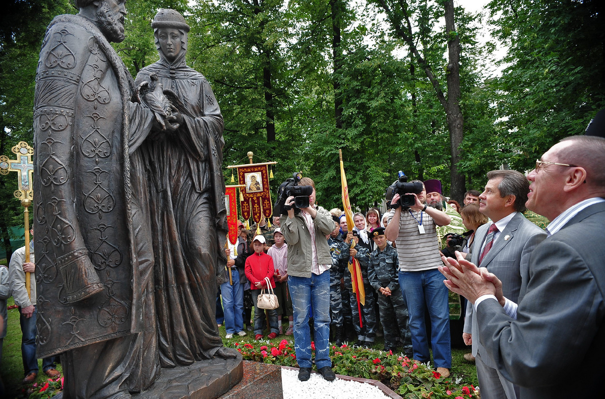 На открытии памятника в Ярославле, 2009 г./ФОТО Александра Блотницкого