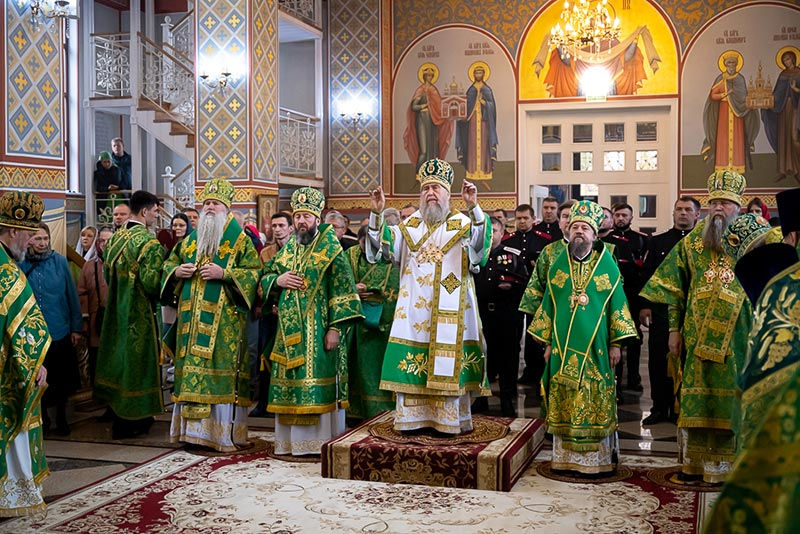 Глава Православной Церкви Казахстана совершает воскресную литургию 