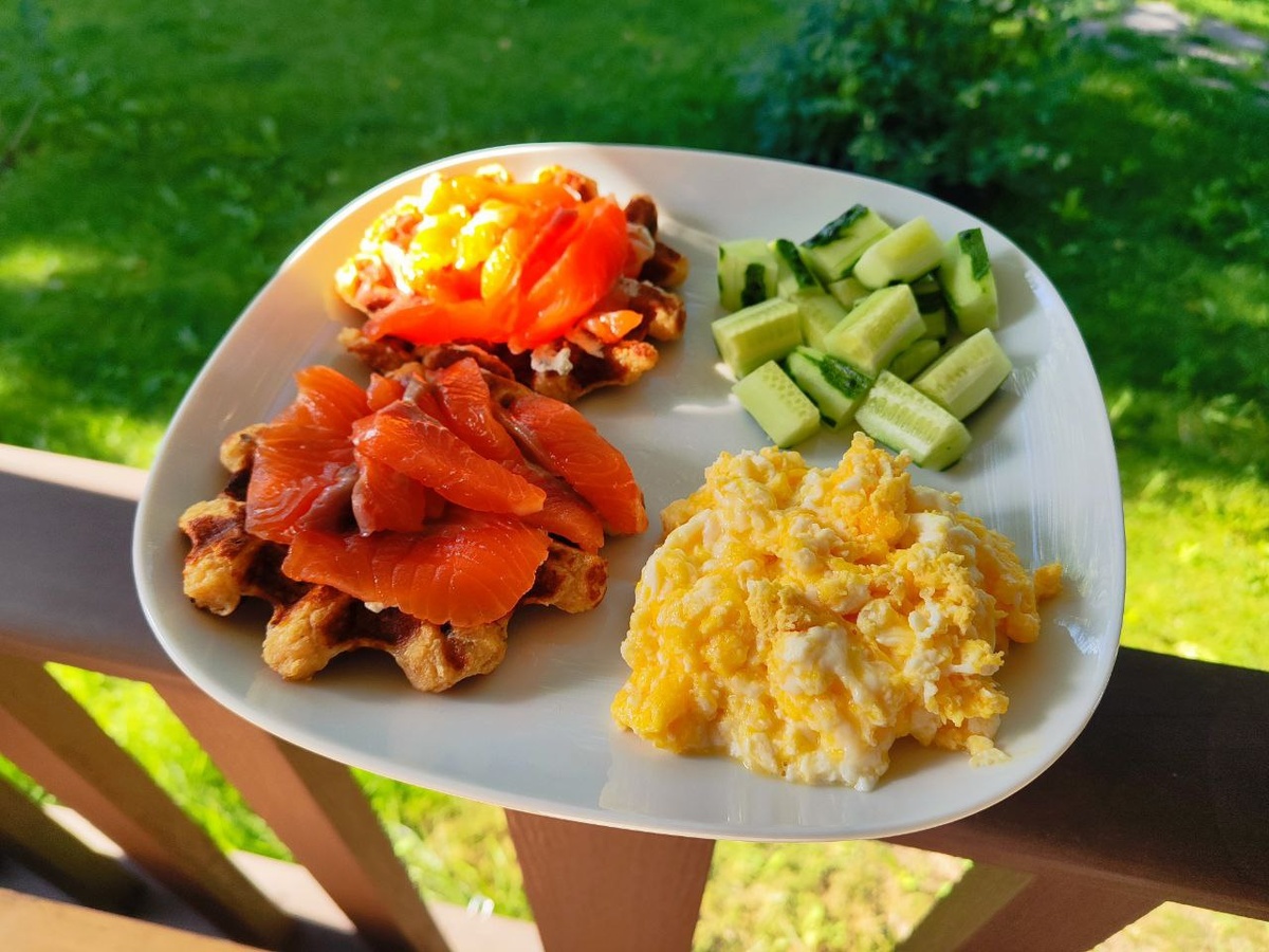 Решила, пока лето - можно и фон сменить))