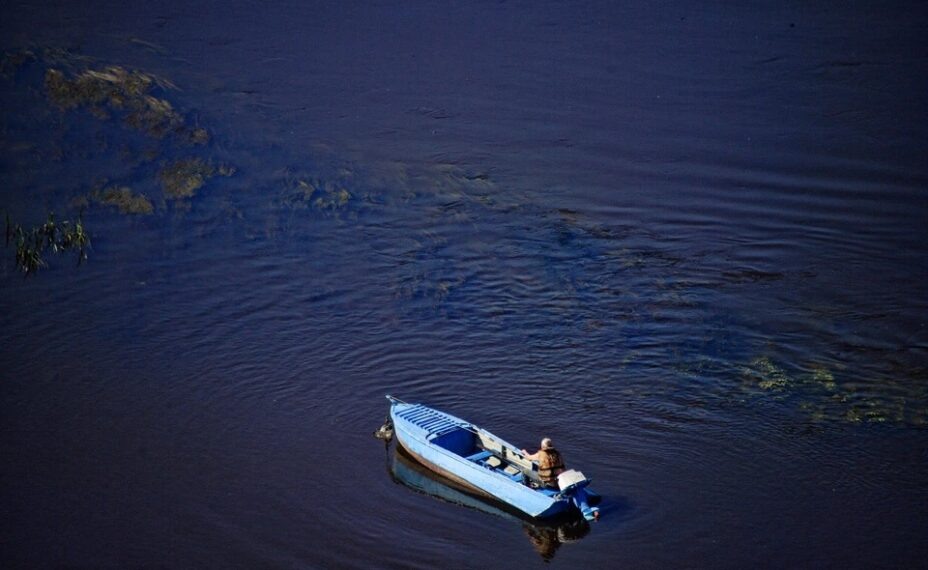    Подцепить холероподобный вибрион можно во время купания в водоеме. Фото: Иван МАКЕЕВ