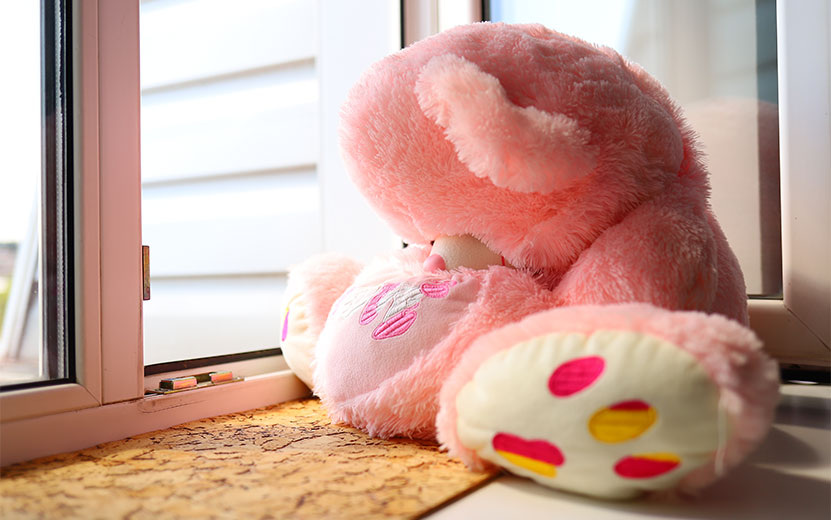    7-летняя девочка из Ижевска упала из окна квартиры на 4 этаже