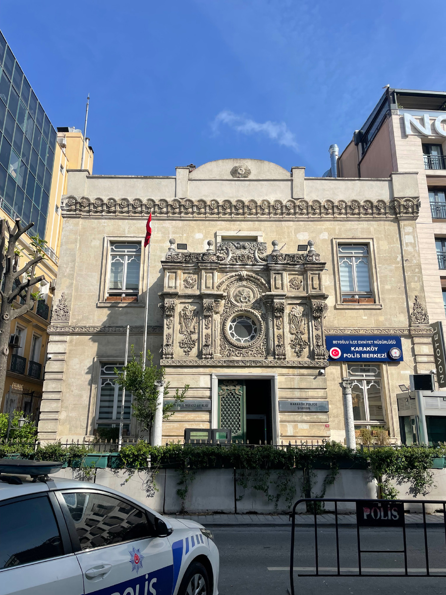 Стамбул здание полиции у Галатского порта