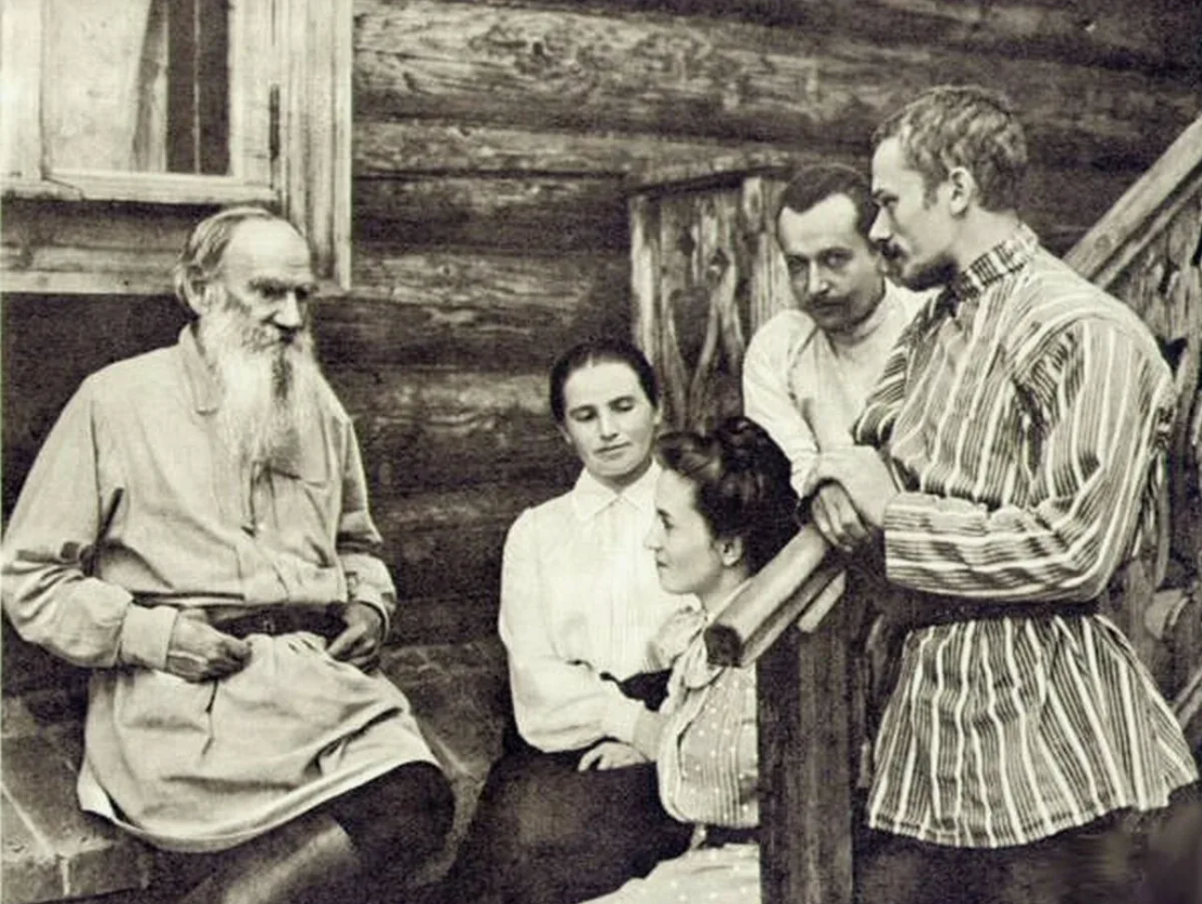 Тостой и Гольденвейзер (справа, в полосатой рубахе)