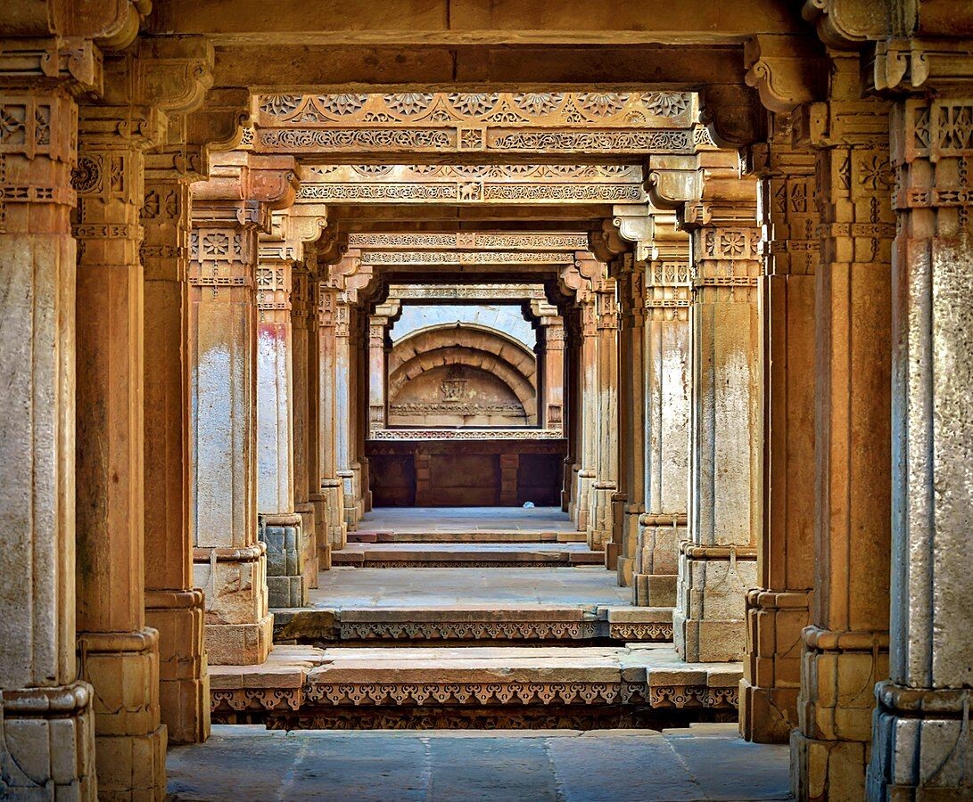 Удивительная архитектура колодца действует гипнотически. Фото: atlasobscura.com