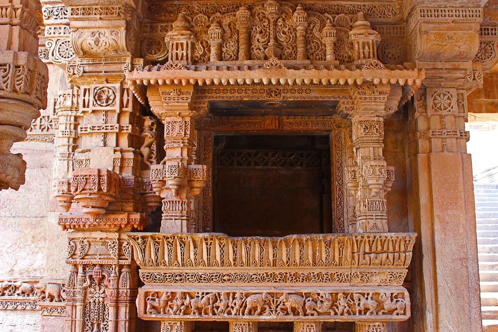 Потрясающая резьба по камню в Адаладж Ни Вав. Фото: atlasobscura.com