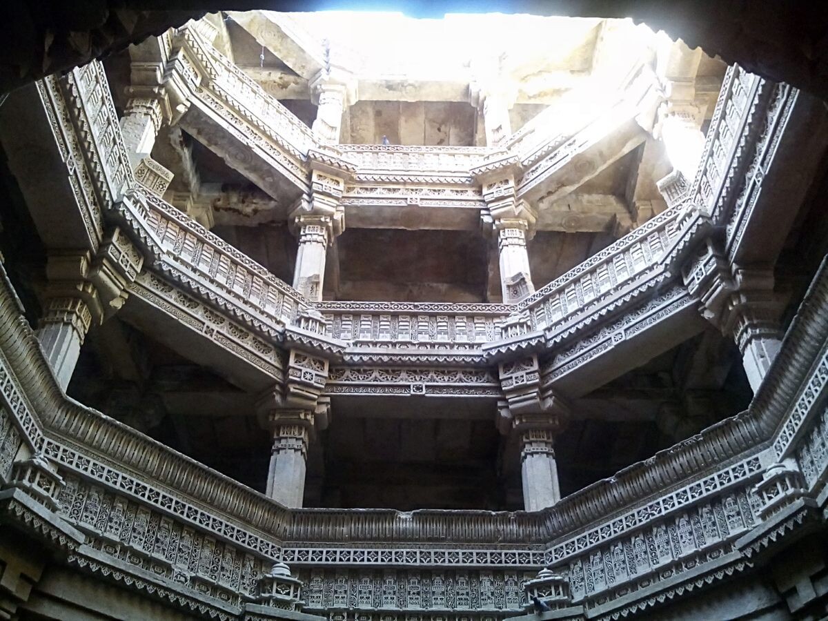 Вид с нижнего этажа колодца. Фото: atlasobscura.com