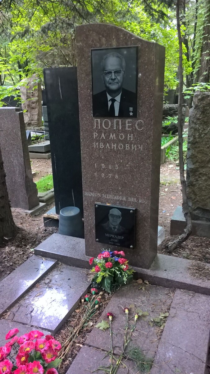 Могила Меркадера в Москве. Источник: wikipedia.org
