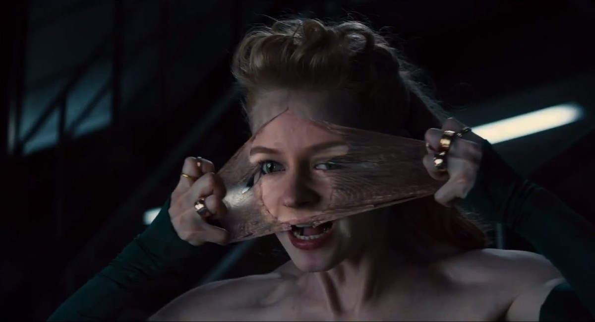 Кадр из фильма. Светлана Ходченкова в фильме *Росомаха: Бессмертный*, 2013 