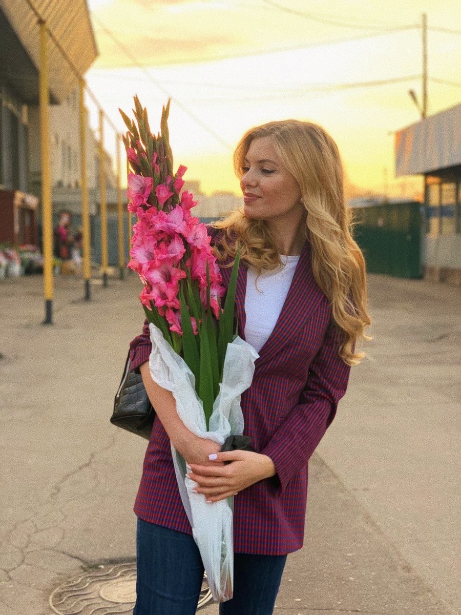 На фото: ведущая прогноза погоды на канале "Звезда" Ольга Паршина