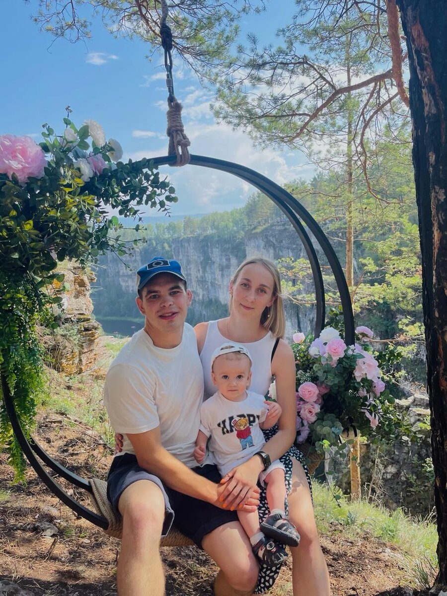 Кристина Камисова, студентка УрГЮУ имени В.Ф. Яковлева с семьей 