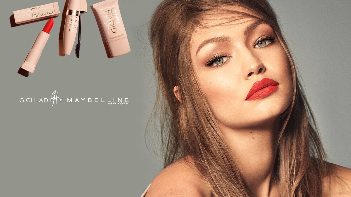 На этой рекламе Gigi Hadid выглядит так, будто готова покорить мир с помощью своей помады, туши и идеального тона от Maybelline! 
