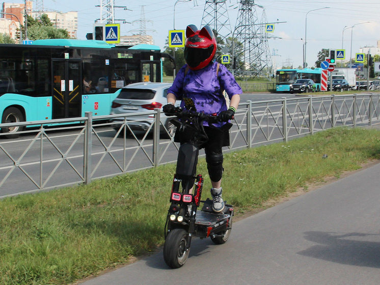     Примерные водители тщательно экипируются. Фото: «МК в Питере»