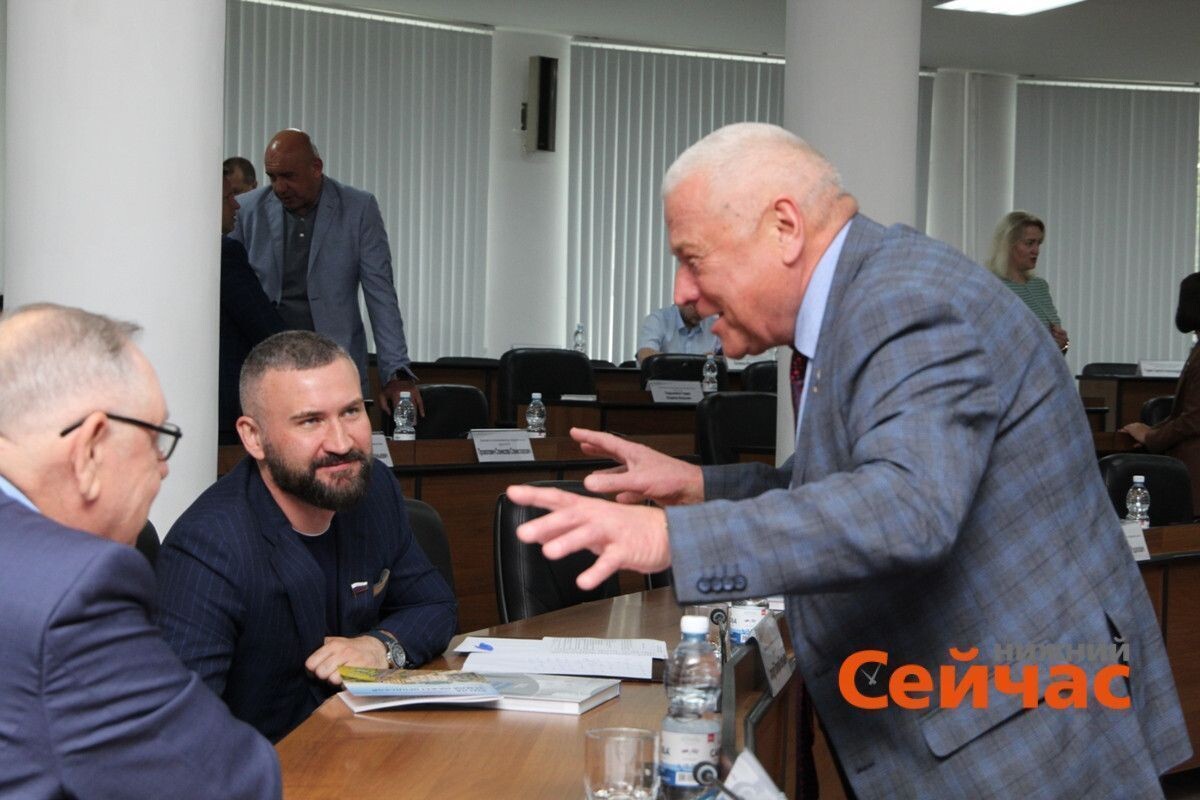 Депутаты Владимир Аношкин, Валерий Скакодуб и Владимир Тарасов 