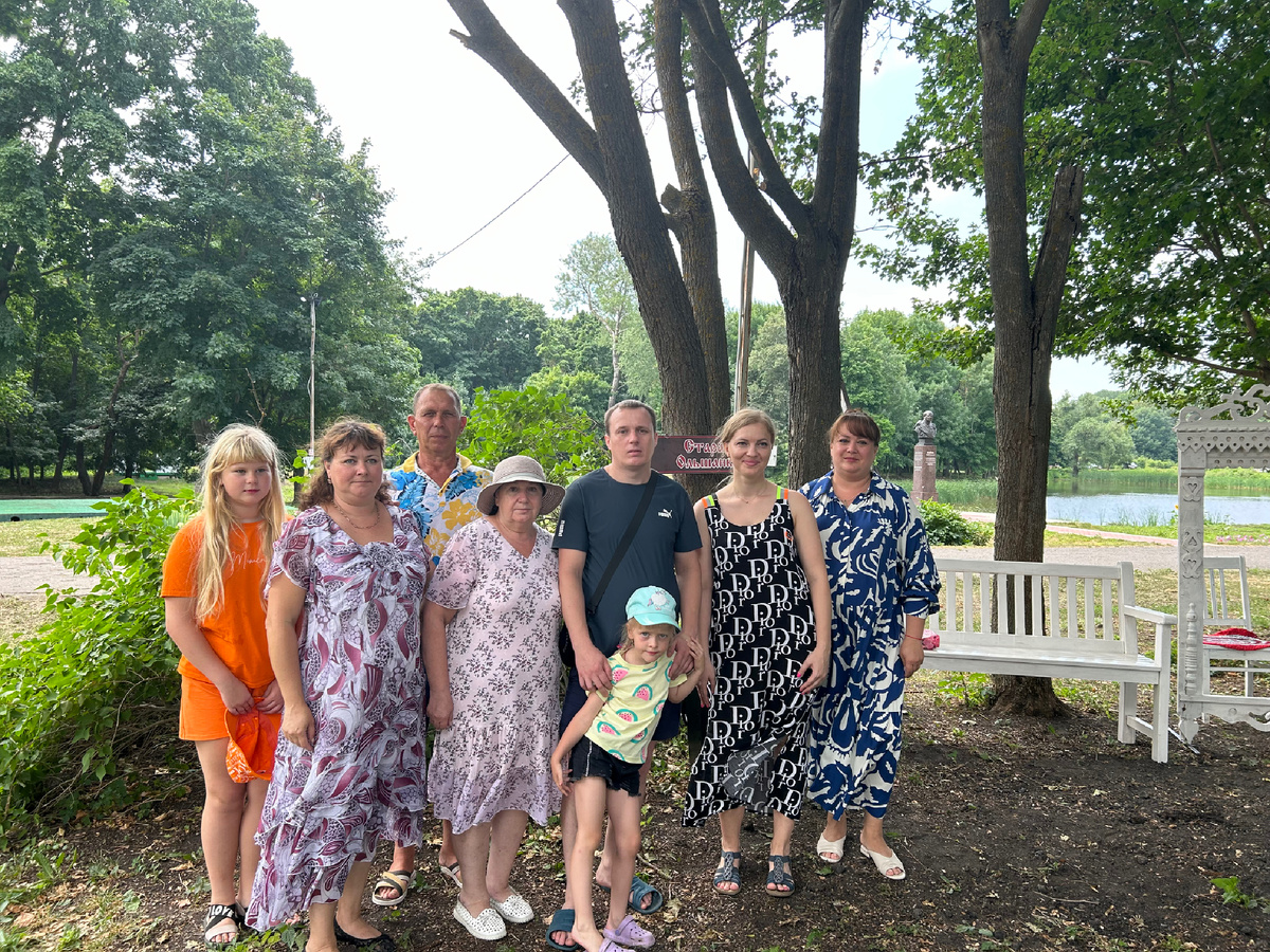 Это наша семья в Старой Ольшанке, не в полном составе