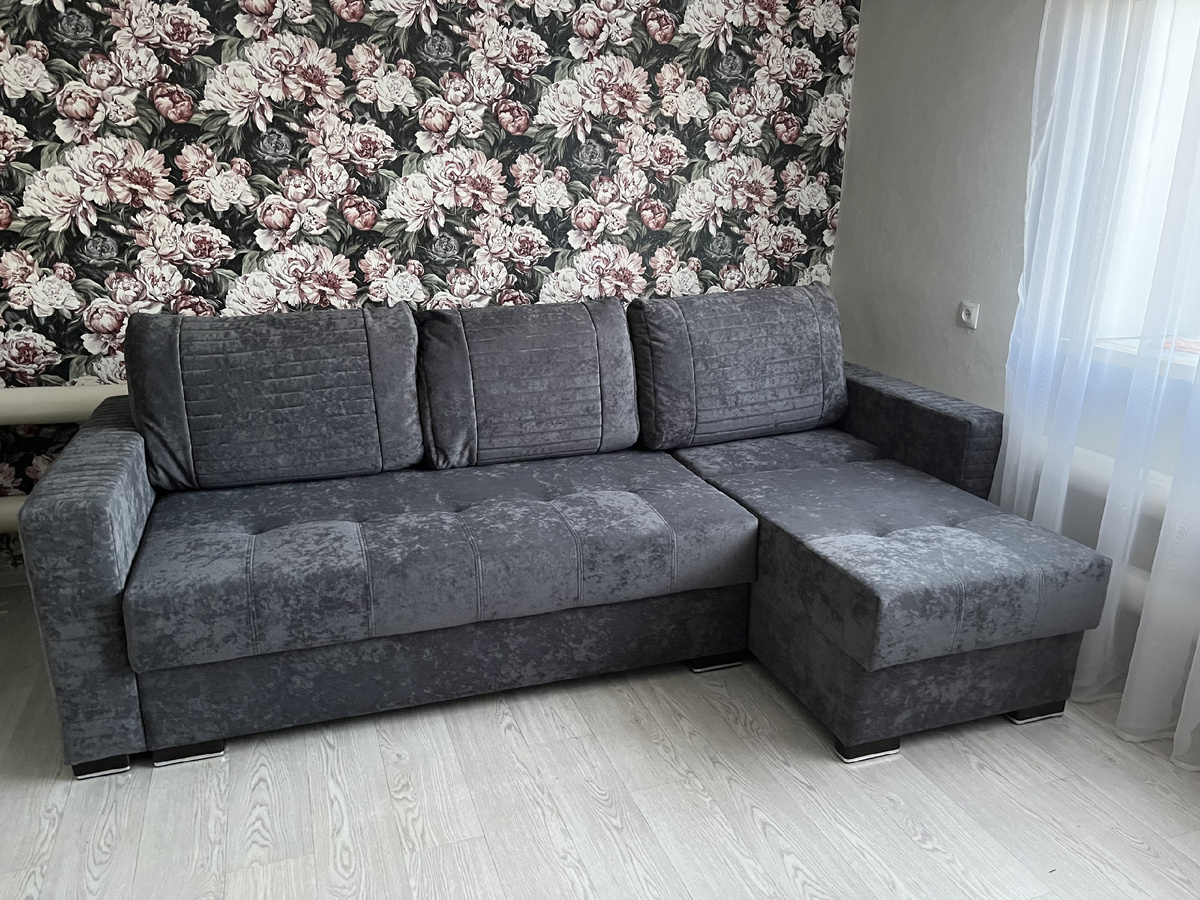Диван «Олива-new» от 41600 ₽
Габариты: 230 х 160 х 100 см
Спальное место: 197 х 152 х 45 см
Механизм трансформации: «тик-так»
