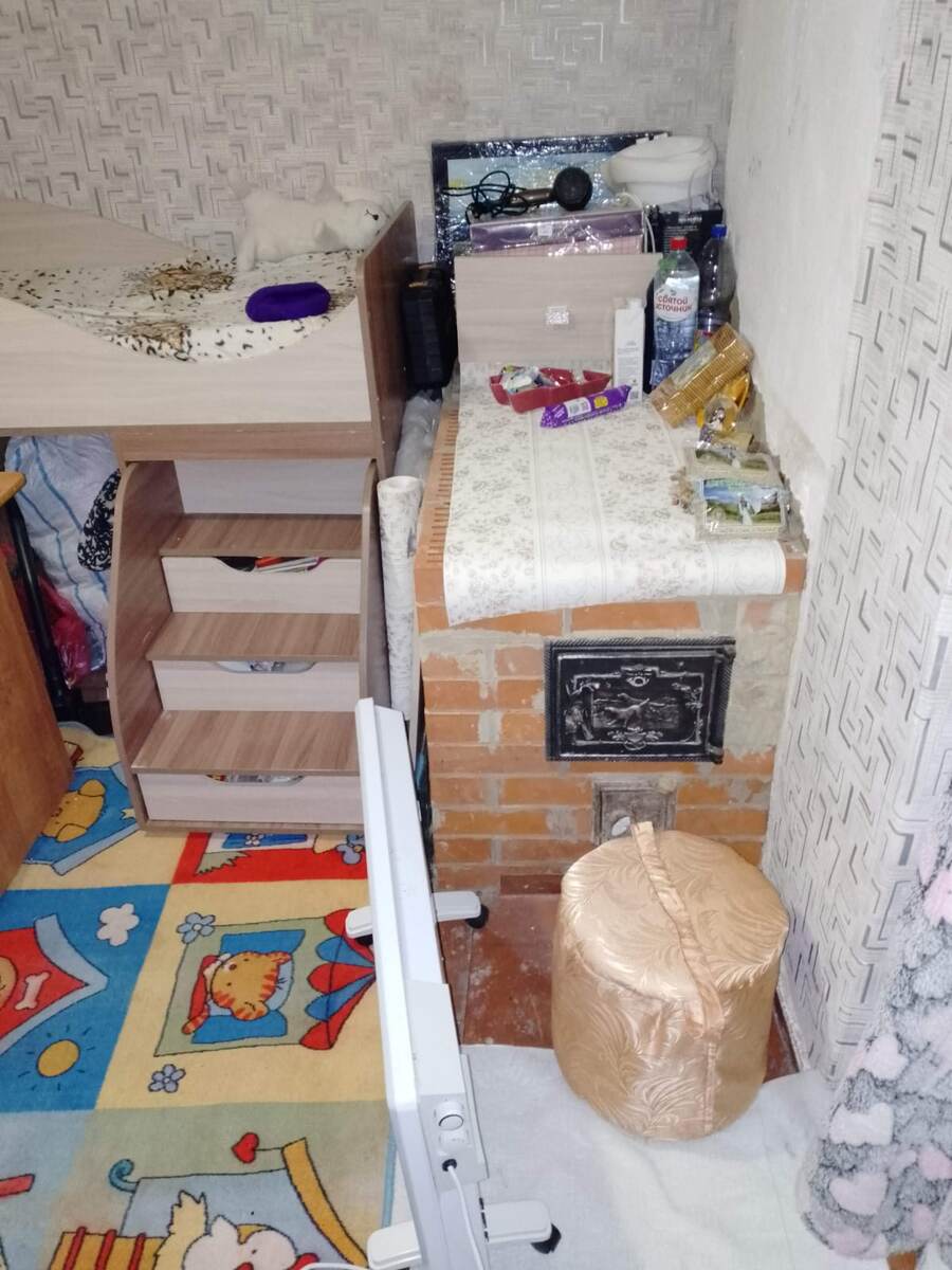 Печь не работала, конвектор грел настолько, что вилка оплавилась. Мой самодельный пуф из втулок картонных.😜