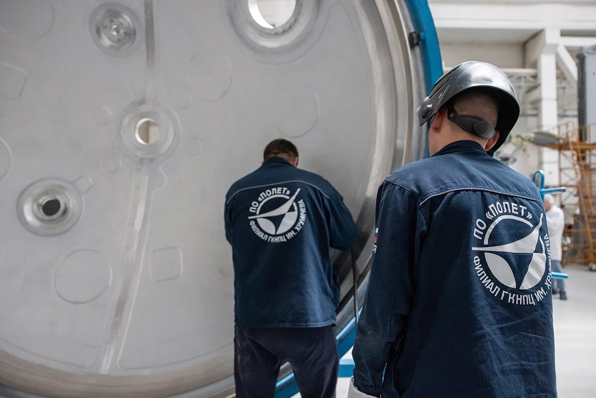Производственное объединение «Полет»  – одно из крупнейших промышленных предприятий России, которое вот уже более 80 лет специализируется на выпуске авиационной и ракетно-космической техники.-2