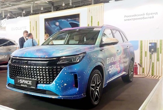    Гибридный кроссовер i-Space