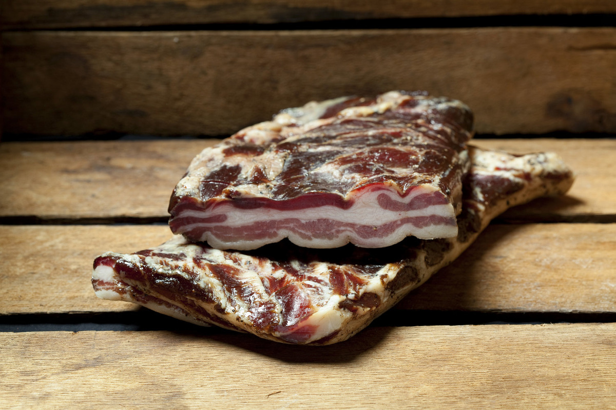 guanciale - соленая свиная грудинка