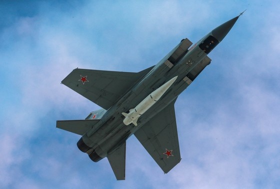    Истребитель-перехватчик МиГ-31К с гиперзвуковым авиационным ракетным комплексом «Кинжал»
