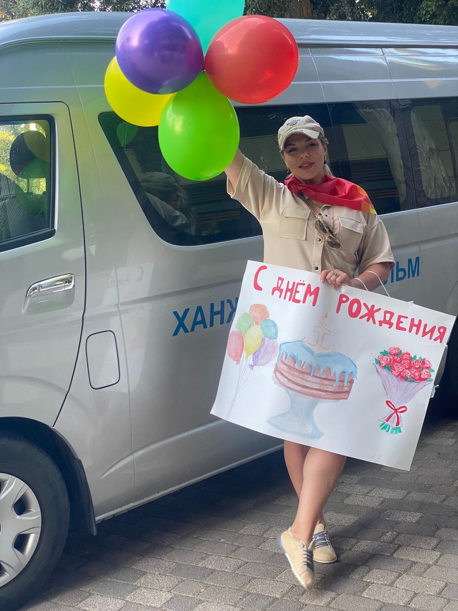    Виктория Лукина полюбилась зрителям после роли секретарши Люси в сериале «Маргоша». Свое 40-летие артистка решила отметить необычным образом, в легендарном «Артеке». Мария РЕМИЗОВА