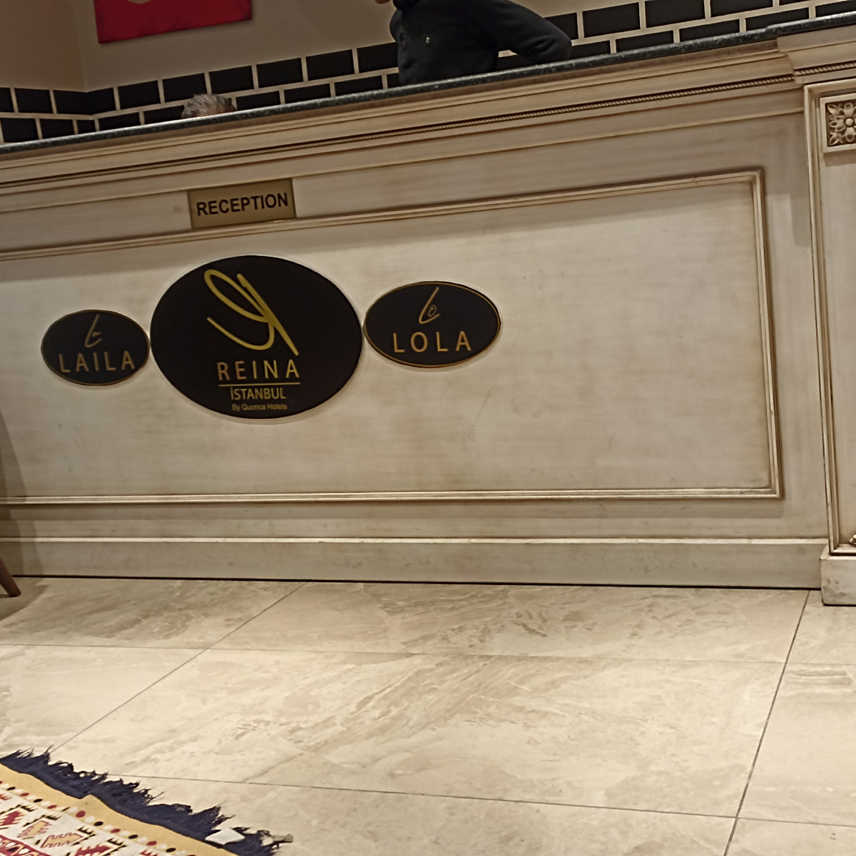 стойка регистрации в отеле