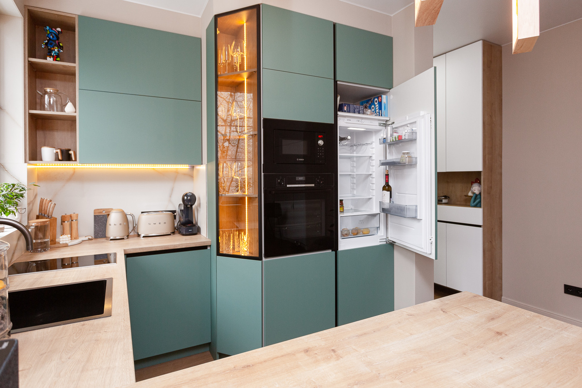 Встроенный холодильник