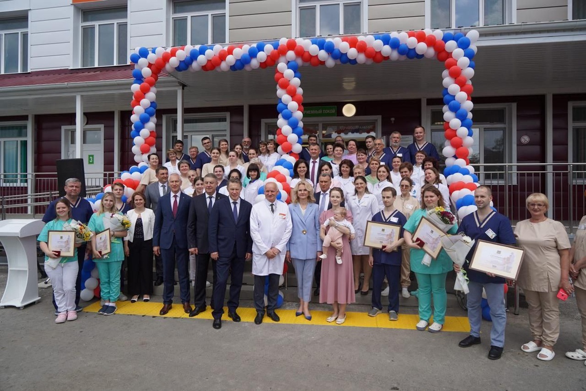 Торжественное открытие нового хирургического корпуса - настоящий праздник для коллектива Корпорации "СОТИС", трудившегося на объекте на протяжении года (фото из открытых источников)