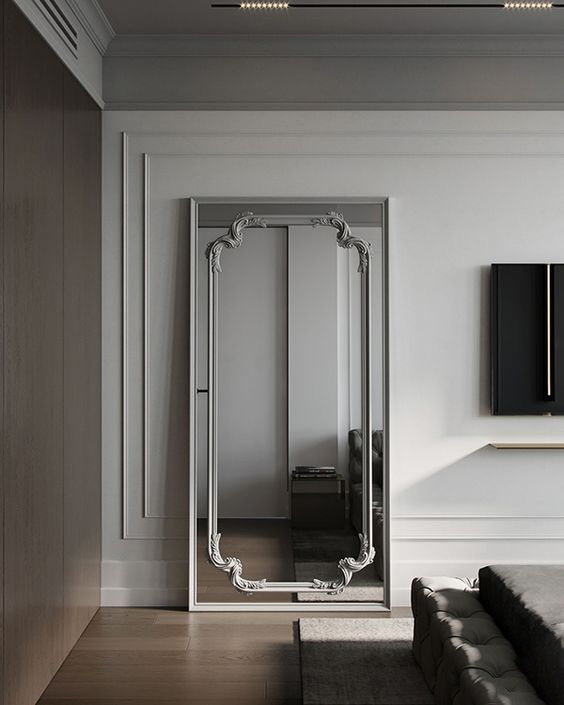 Большое декоративной зеркало в спальне