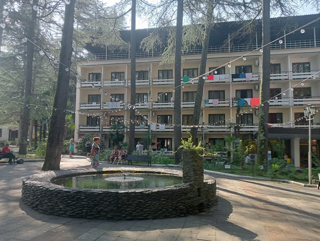 Фонтан возле 1 и 2 корпуса пансионата "Айтар", 2024