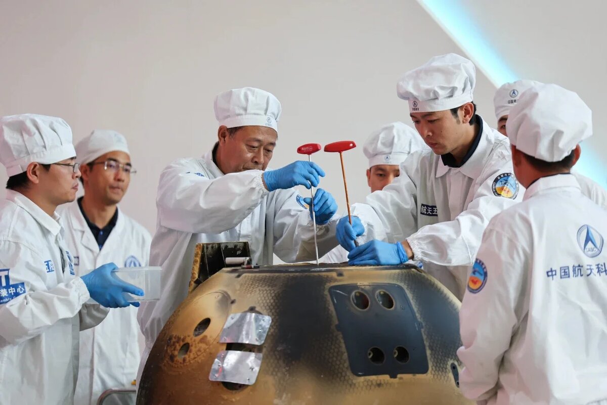 Торжества по случаю доставки грунта с Луны станцией «Чанъэ-6» продолжаются. Китайцам удалось выполнить самую сложную в истории космических автоматов лунную миссию.