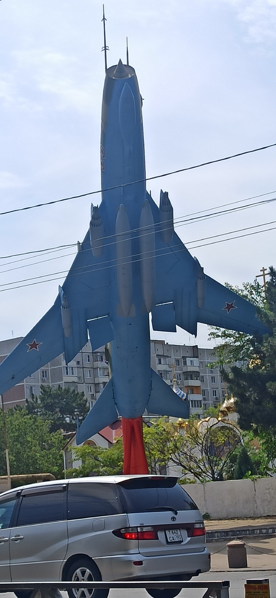 Рядом стоишь, аж дрожь пробирает. Хотя, возможно только у меня, от волнения.