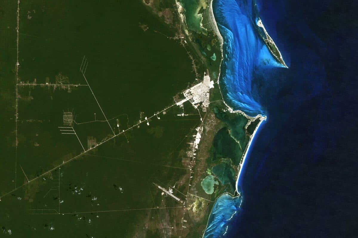    Канкун в марте 1985 года / © NASA