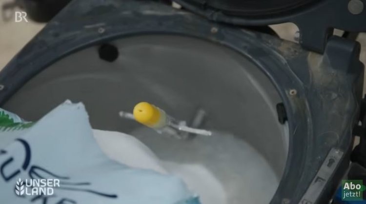    В листовую азотную подкормку для пшеницы некоторые баварские фермеры сыплют сахар