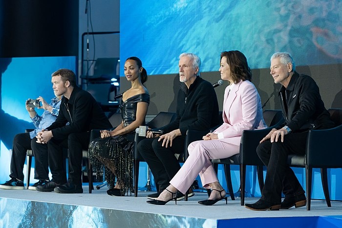 Съёмочная группа фильма на пресс-конференции в Токио (2022)