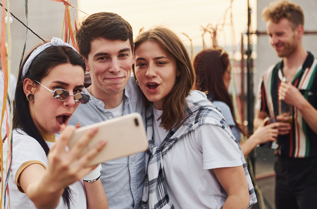 Молодежь выбирает свободные отношения