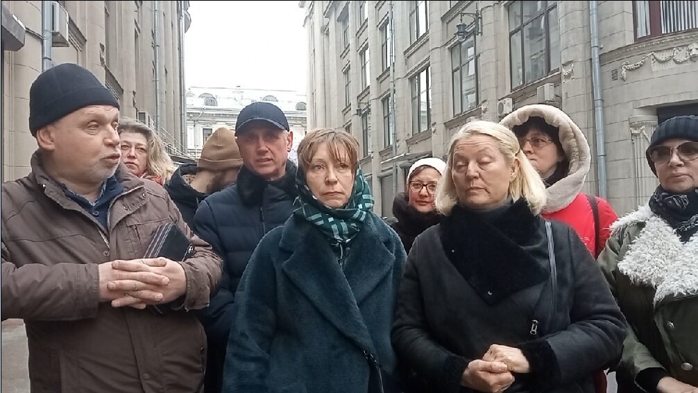 .Жители с Вавилова 53 к. 2 у приёмной Президента.