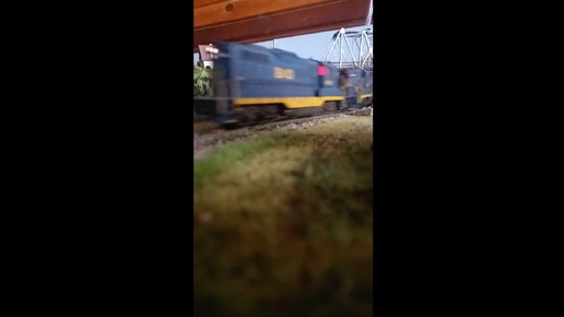 2GP9 с грузовым составом.