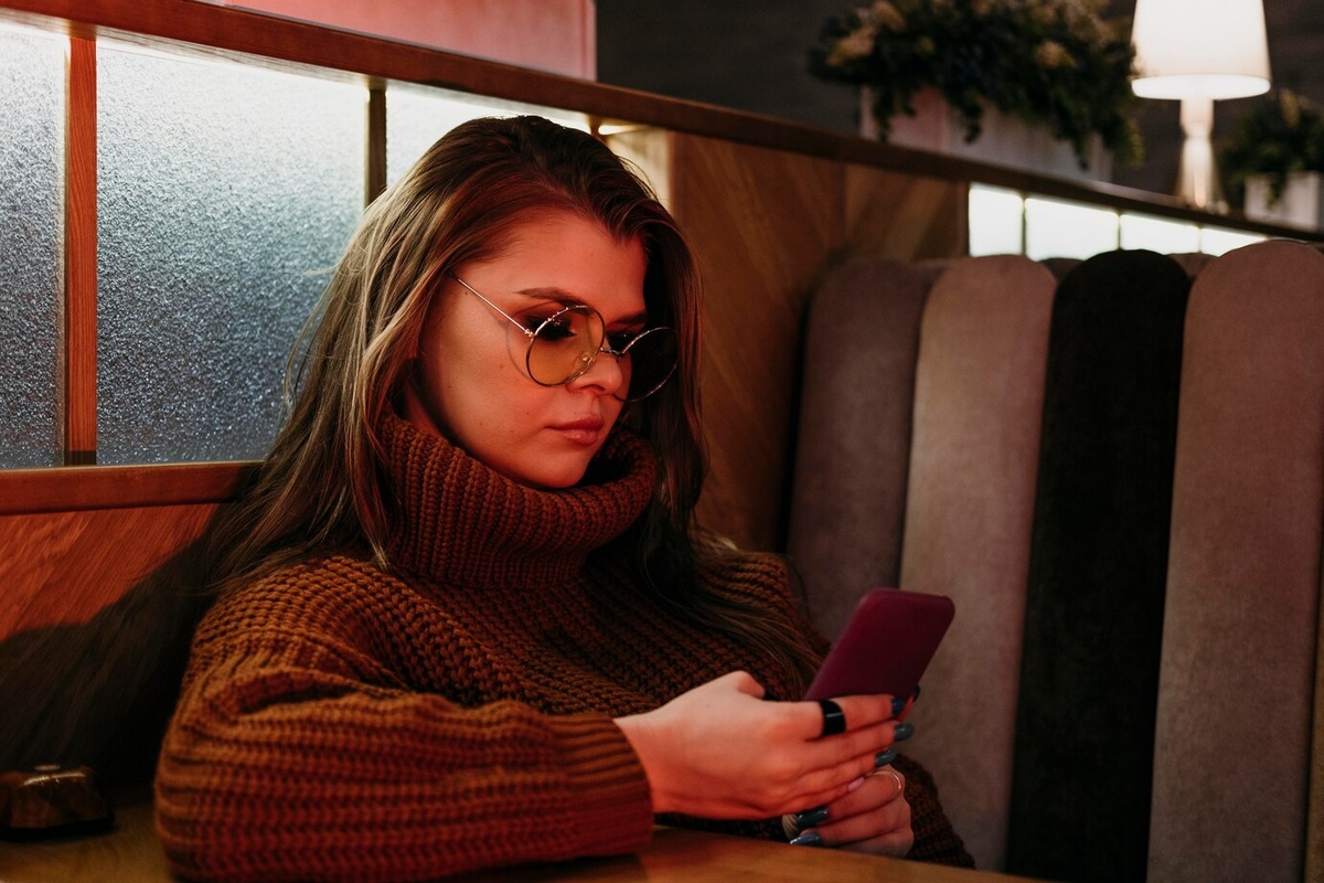 синдром упущенной выгоды, по-английски звучит FOMO (fear of missing out)