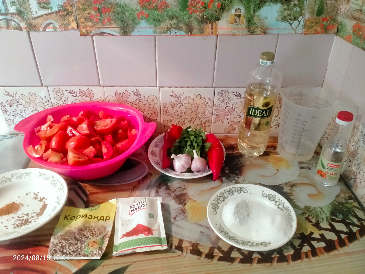 Продукты, необходимые для приготовления помидоров по-корейски 