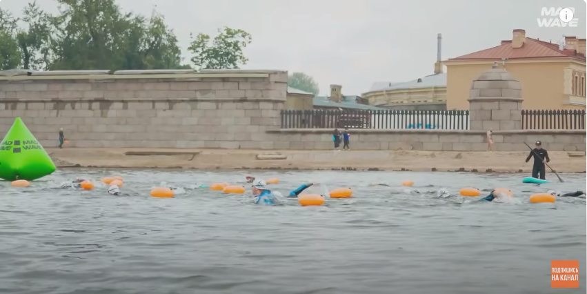 Одним из самых популярных направлений любительского спорта в России является плавание на открытой воде.-2