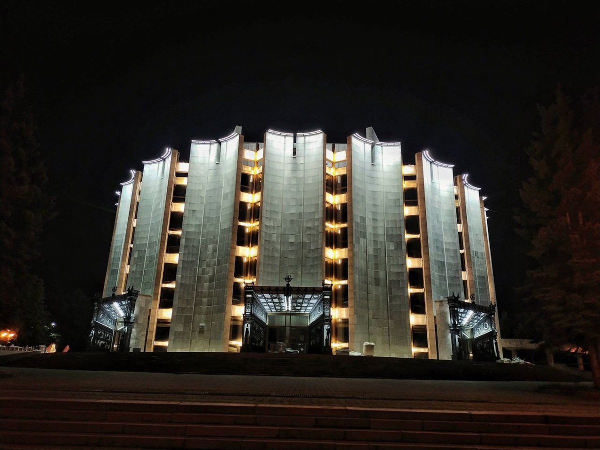 Даже театры в Челябинске суровые